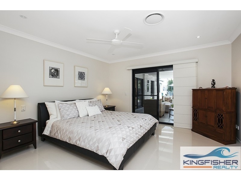 154 Dunlin Drive, Burleigh Waters QLD 4220