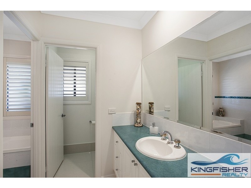 154 Dunlin Drive, Burleigh Waters QLD 4220