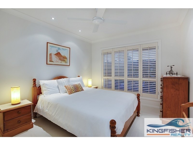 154 Dunlin Drive, Burleigh Waters QLD 4220