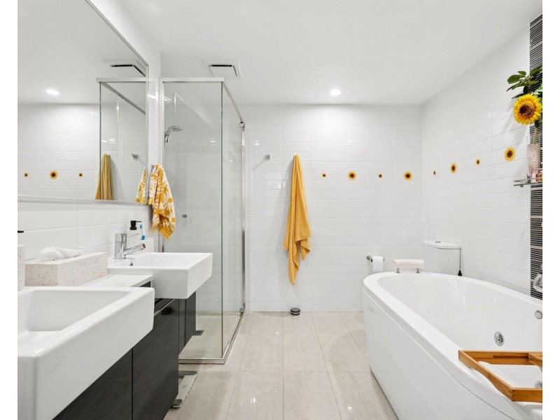 111/22-24 Ben Lexcen Place, Robina QLD 4226