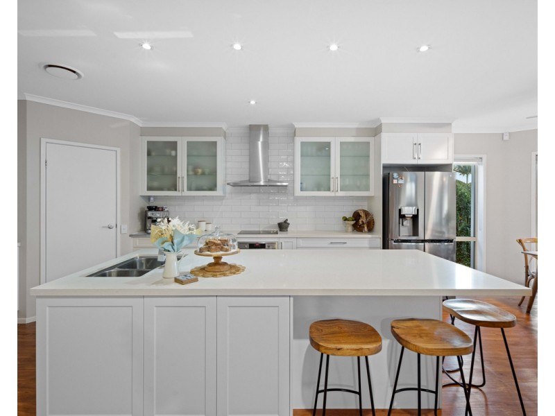 1 Seychelles Court, Burleigh Waters QLD 4220