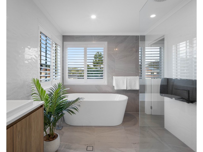 1 Seychelles Court, Burleigh Waters QLD 4220