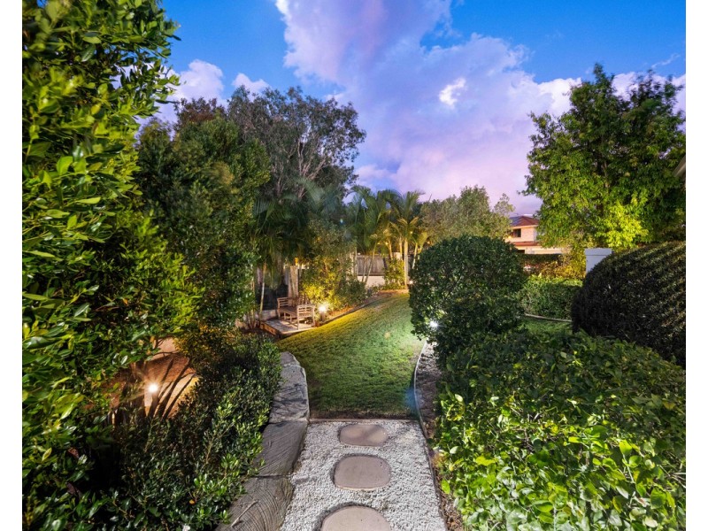 1 Seychelles Court, Burleigh Waters QLD 4220