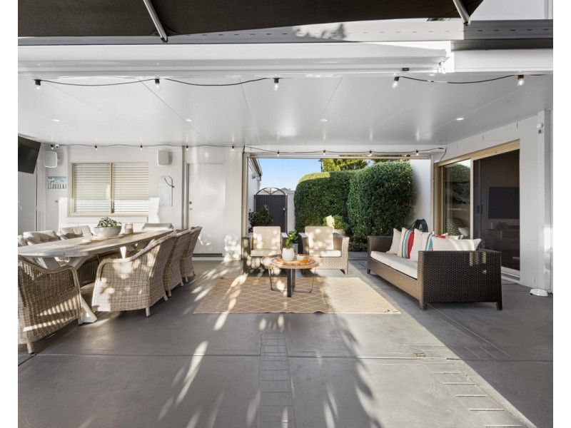 1 Seychelles Court, Burleigh Waters QLD 4220