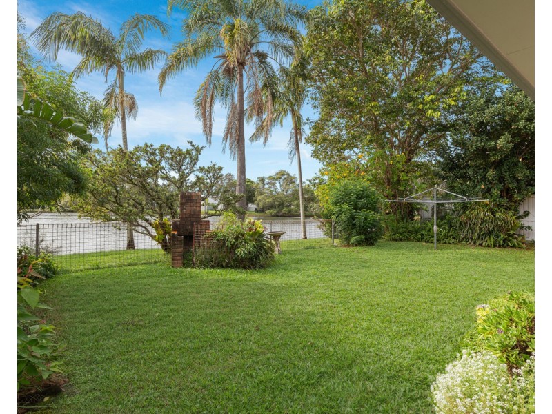 27 Tahiti Avenue, Palm Beach QLD 4221