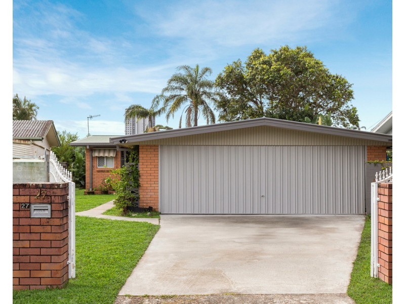 27 Tahiti Avenue, Palm Beach QLD 4221