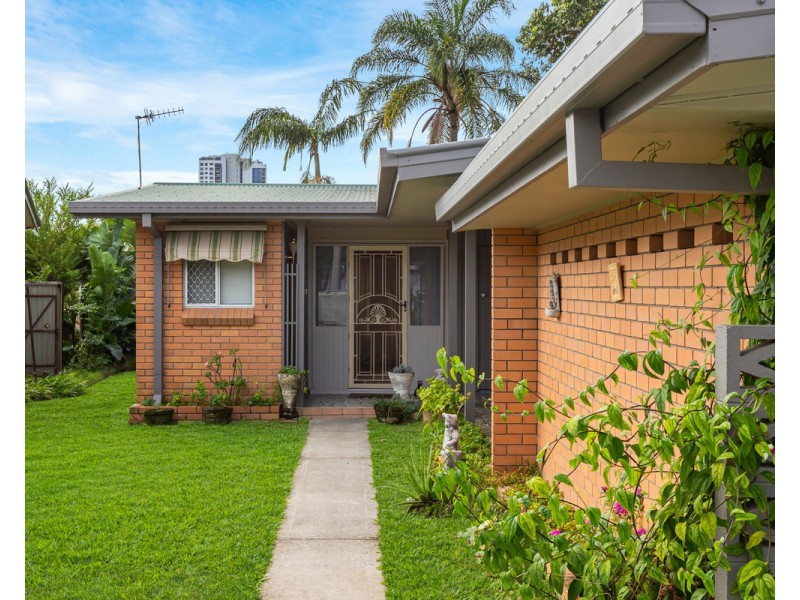 27 Tahiti Avenue, Palm Beach QLD 4221