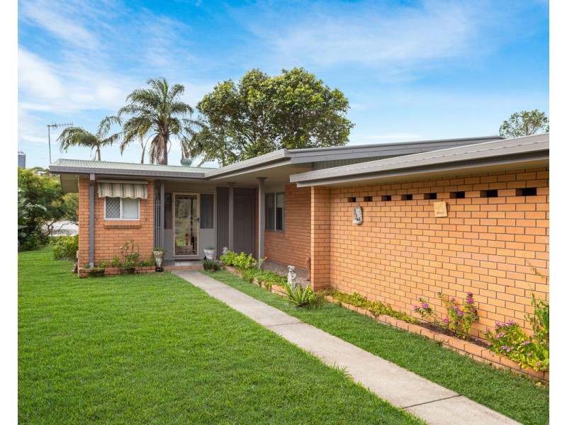 27 Tahiti Avenue, Palm Beach QLD 4221