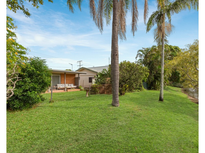 27 Tahiti Avenue, Palm Beach QLD 4221
