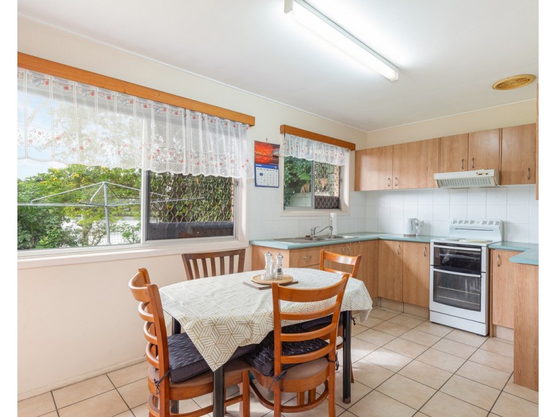 27 Tahiti Avenue, Palm Beach QLD 4221