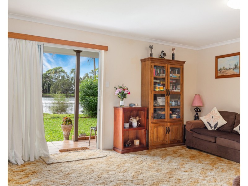 27 Tahiti Avenue, Palm Beach QLD 4221