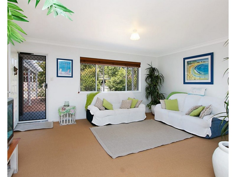 16 Lesley Avenue, Miami QLD 4220