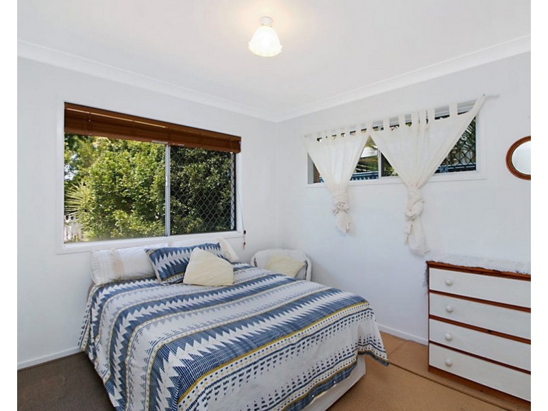 16 Lesley Avenue, Miami QLD 4220