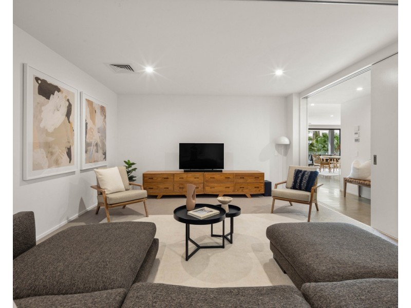 2/1 Nathan Street, Burleigh Heads QLD 4220