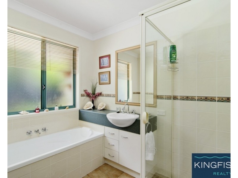 11 Casablanca Court, Burleigh Waters QLD 4220