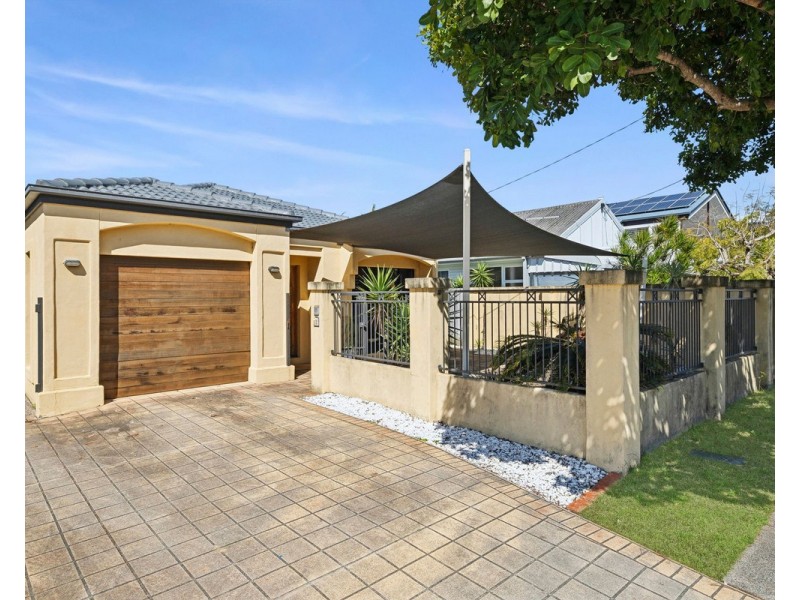 1/4 Ferny Fairway, Burleigh Heads QLD 4220
