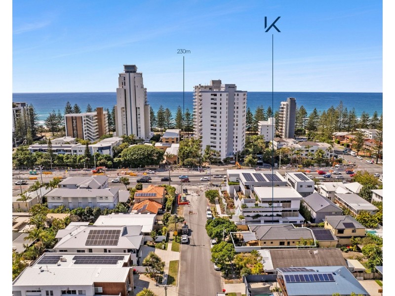 1/4 Ferny Fairway, Burleigh Heads QLD 4220