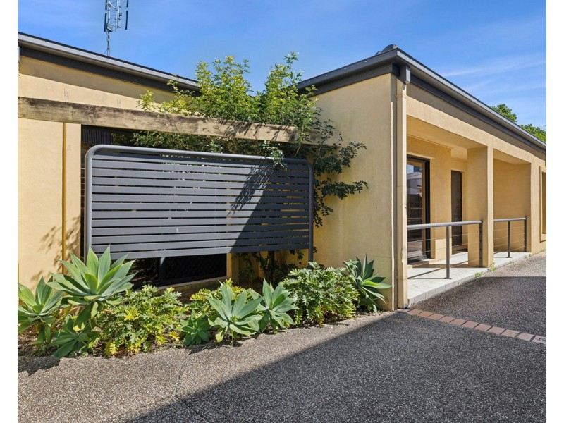 1/4 Ferny Fairway, Burleigh Heads QLD 4220