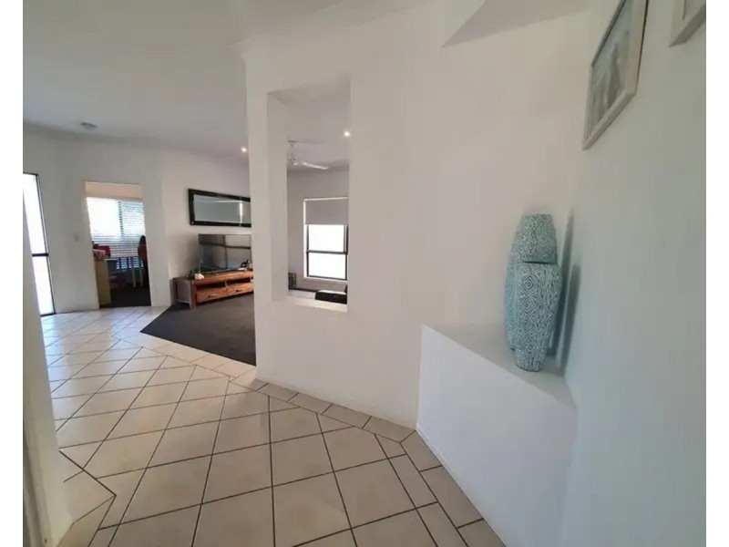 34 Gerona Circuit, Varsity Lakes QLD 4227