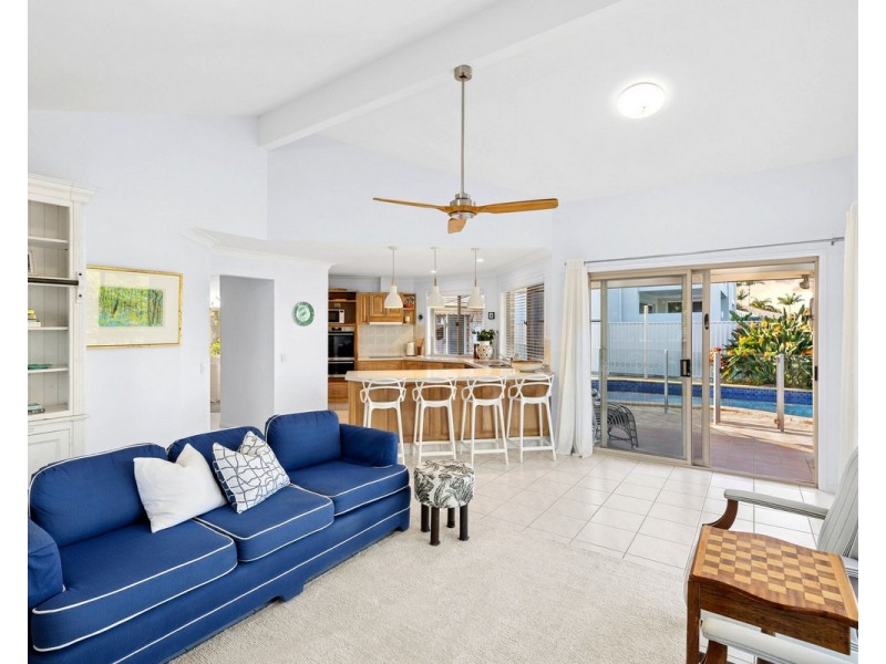 90 Dunlin Drive, Burleigh Waters QLD 4220