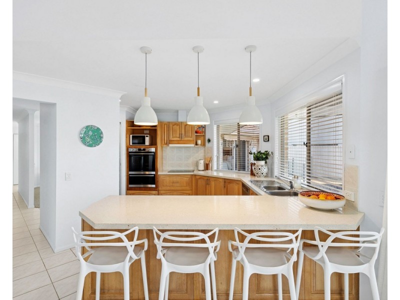 90 Dunlin Drive, Burleigh Waters QLD 4220