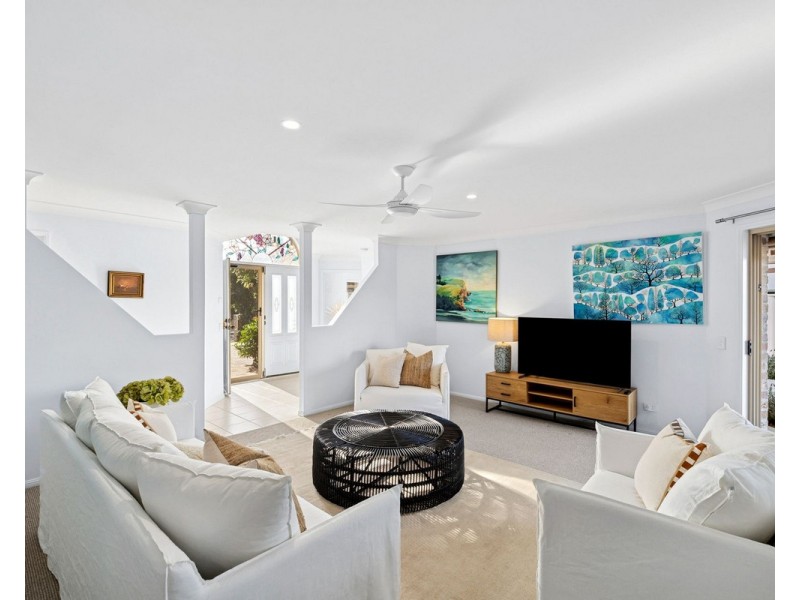 90 Dunlin Drive, Burleigh Waters QLD 4220