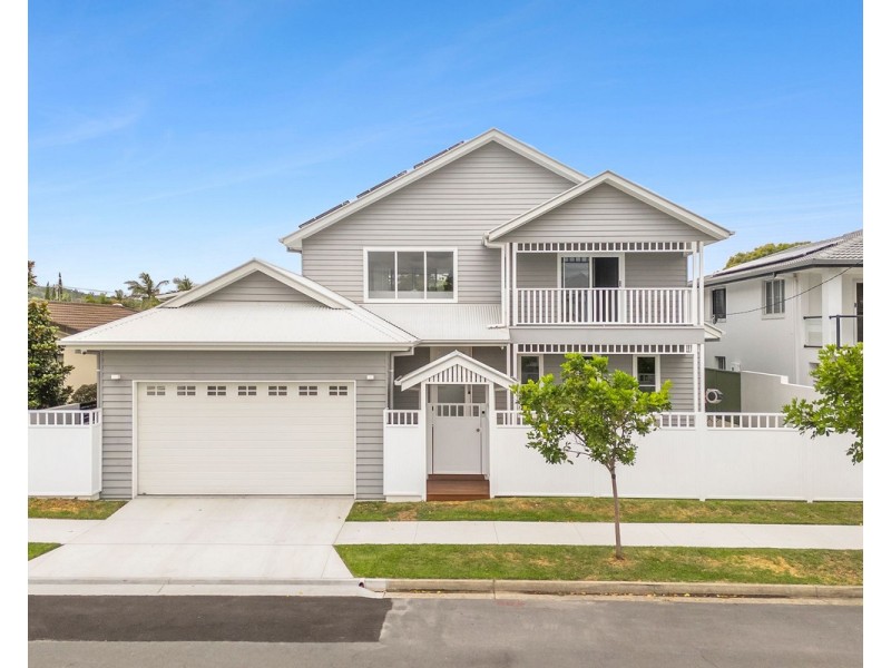 30 Sandpiper Drive, Burleigh Waters QLD 4220