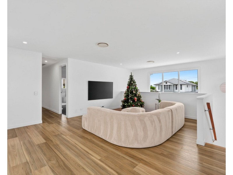 30 Sandpiper Drive, Burleigh Waters QLD 4220