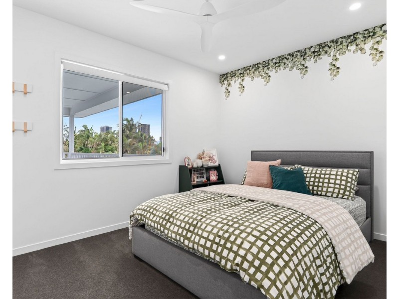 30 Sandpiper Drive, Burleigh Waters QLD 4220