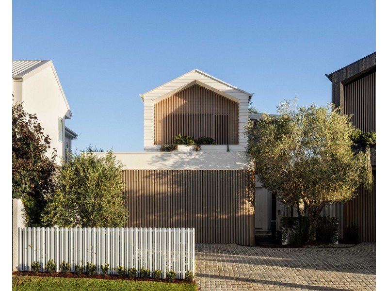 17A Sandpiper Drive, Burleigh Waters QLD 4220