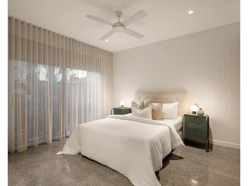 17A Sandpiper Drive, Burleigh Waters QLD 4220