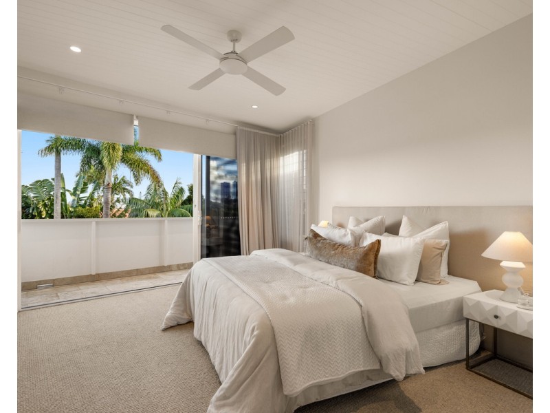 17A Sandpiper Drive, Burleigh Waters QLD 4220