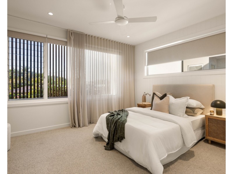 17A Sandpiper Drive, Burleigh Waters QLD 4220