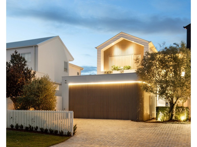 17A Sandpiper Drive, Burleigh Waters QLD 4220