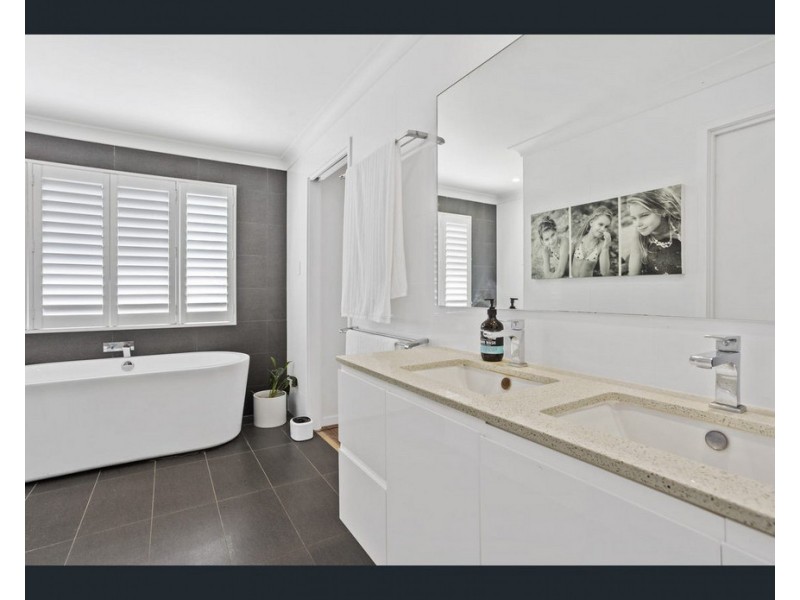 36 Bluejay Street, Burleigh Waters QLD 4220