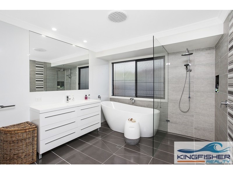 174 Burleigh Street, Burleigh Waters QLD 4220