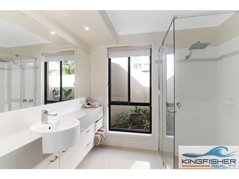 60 Sea Eagle Drive, Burleigh Waters QLD 4220