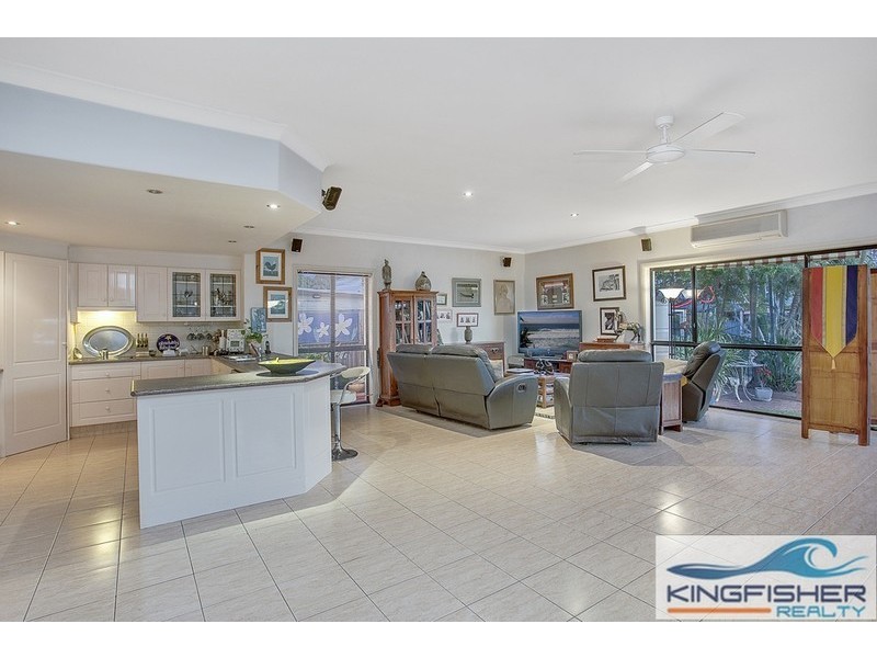 6 Crozet Court, Burleigh Waters QLD 4220