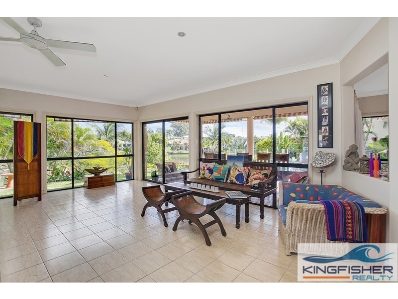 6 Crozet Court, Burleigh Waters QLD 4220