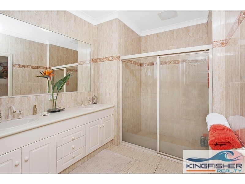 6 Crozet Court, Burleigh Waters QLD 4220