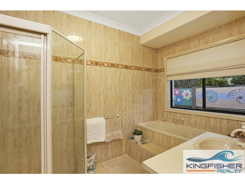 6 Crozet Court, Burleigh Waters QLD 4220