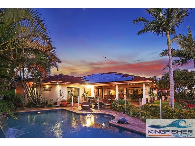 6 Crozet Court, Burleigh Waters QLD 4220