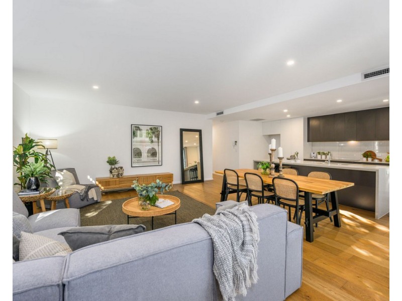 2/21 East Street, Burleigh Heads QLD 4220