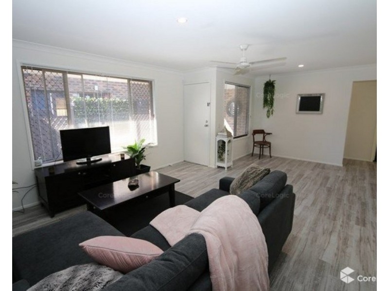 2/6 Corunna Cr, Ashmore QLD 4214