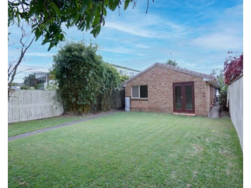 24 Chainey Av,, Miami QLD 4220