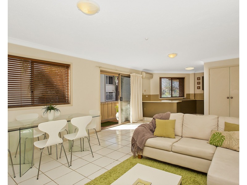 5/2032 Gold Coast Highway, Miami QLD 4220