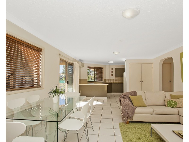 5/2032 Gold Coast Highway, Miami QLD 4220