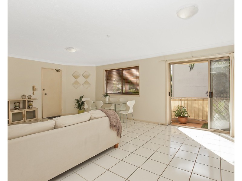 5/2032 Gold Coast Highway, Miami QLD 4220