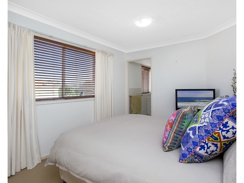 5/2032 Gold Coast Highway, Miami QLD 4220