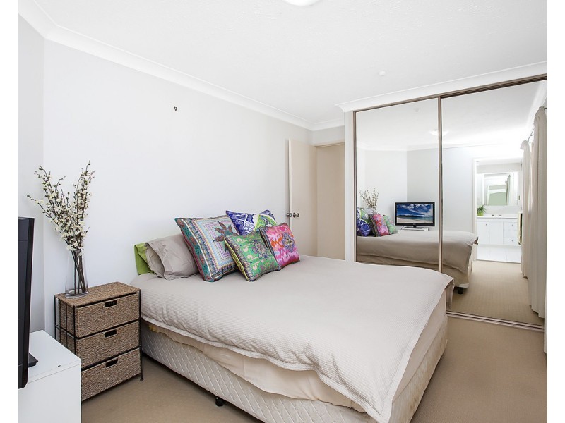 5/2032 Gold Coast Highway, Miami QLD 4220
